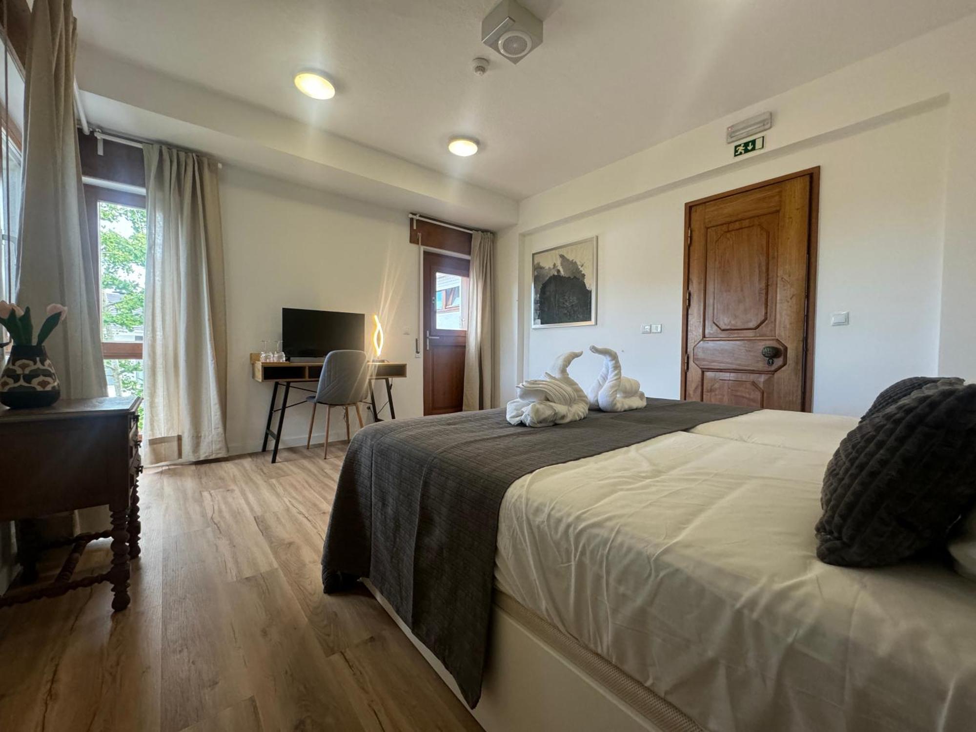 Aomo Art Space Hostel Оейраш Екстер'єр фото
